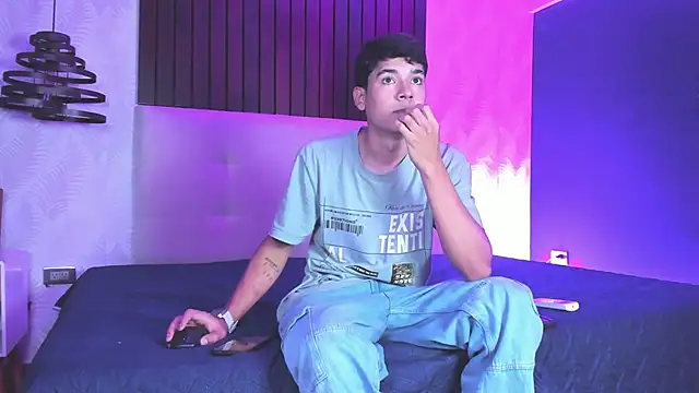 SandroVeyra online show from September 29, 2025, 8:03 pm