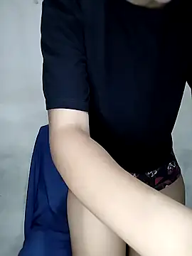 melzinhah03 online show from April 5, 2026, 4:52 am