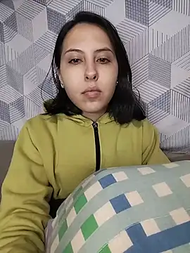 melzinhah03 online show from July 5, 2026, 1:54 am