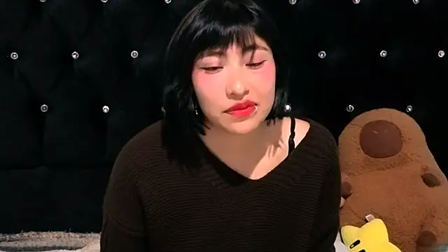 Sullyoonn online show from November 30, 2025, 12:00 am