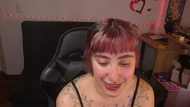 Miacatsito3 online show from July 28, 2026, 8:52 pm