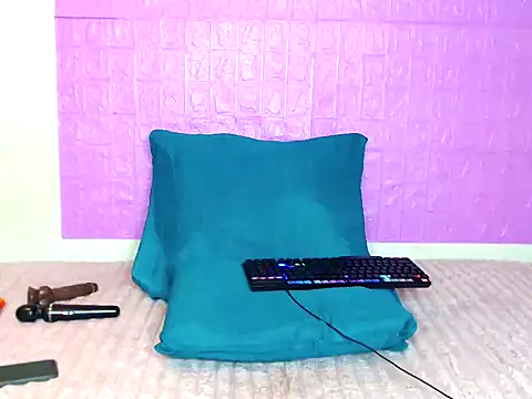 boujee01 online show from November 19, 2025, 9:59 pm