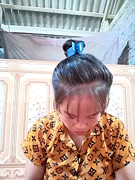 Snapshot of Vuong_x chatting on September 17, 2025, 8:16 am Vuong x online show from September 17, 2025, 8:16 am