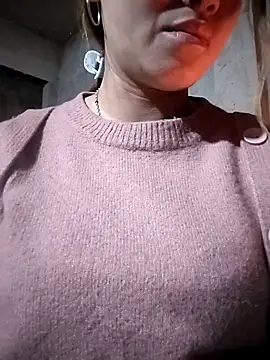 Snapshot of Dung_x chatting on February 9, 2026, 6:44 am Dung x online show from February 9, 2026, 6:44 am