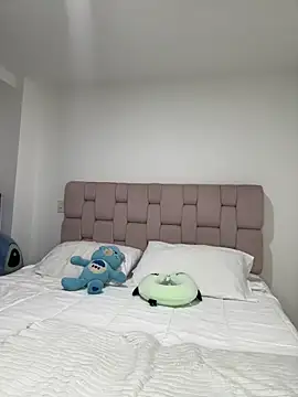 karolaalcendra online show from April 28, 2026, 2:27 am