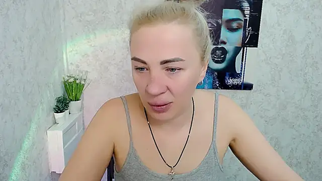 Snapshot of EmmaCat_ chatting on February 10, 2026, 6:12 am EmmaCat online show from February 10, 2026, 6:12 am