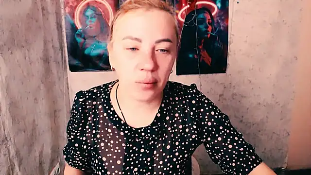 Snapshot of EmmaCat_ chatting on March 4, 2026, 5:26 am EmmaCat online show from March 4, 2026, 5:26 am