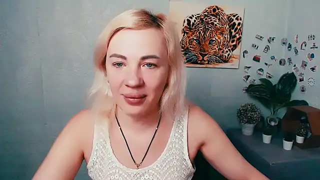 Snapshot of EmmaCat_ chatting on March 5, 2026, 5:48 am EmmaCat online show from March 5, 2026, 5:48 am