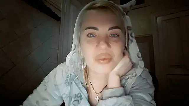 Snapshot of EmmaCat_ chatting on February 14, 2026, 4:18 pm EmmaCat online show from February 14, 2026, 4:18 pm