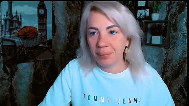 EmmaCat  online show from October 2, 2025, 5:00 am