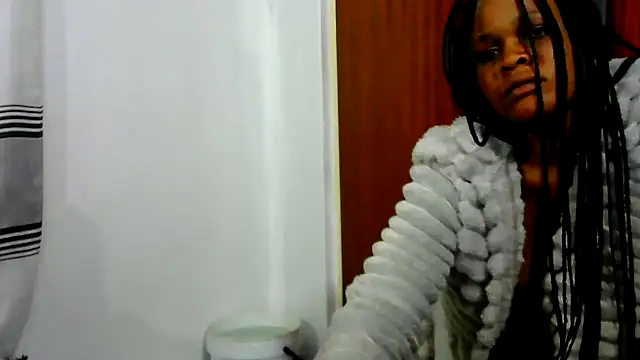 Snapshot of BlondieBitch chatting on June 3, 2026, 8:48 am BlondieBitch online show from June 3, 2026, 8:48 am