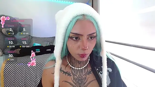 KoraRousee online show from November 18, 2025, 2:53 pm