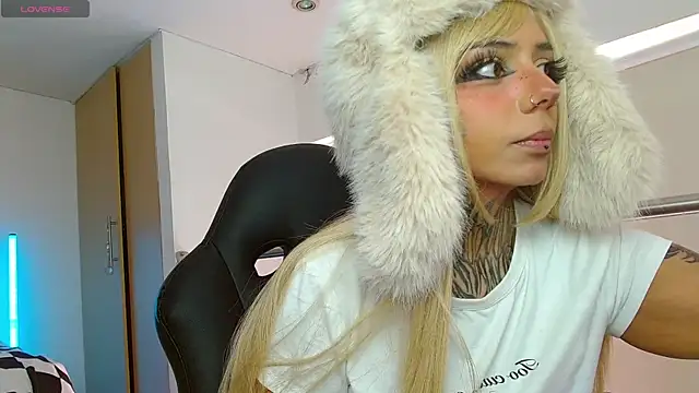 KoraRousee online show from December 19, 2025, 2:52 pm