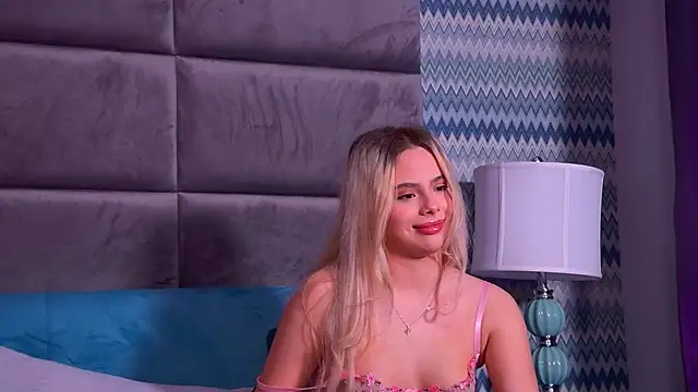 YssabelFox online show from December 21, 2025, 4:41 pm