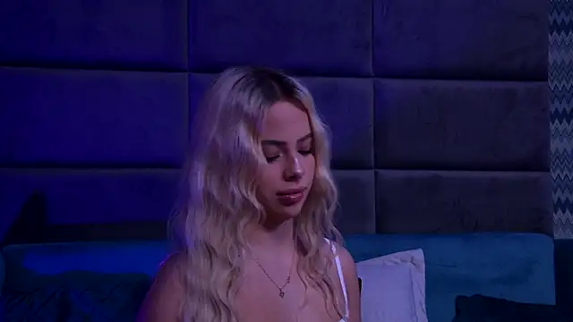 YssabelFox online show from November 7, 2025, 3:49 pm