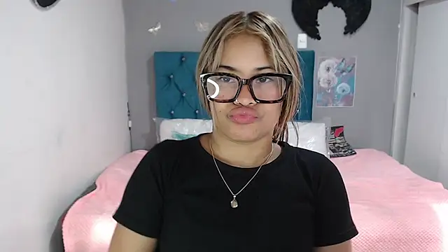 mia sexgirl online show from July 28, 2026, 12:23 pm