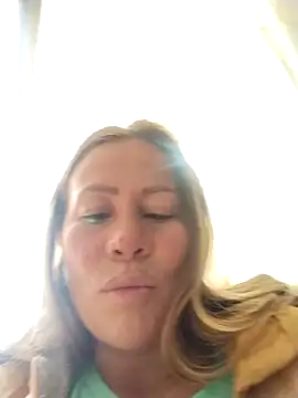 Snapshot of LaraCaliente chatting on October 21, 2025, 12:48 pm LaraCaliente online show from October 21, 2025, 12:48 pm