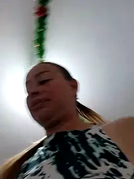 Snapshot of LaraCaliente chatting on November 30, 2025, 2:34 am LaraCaliente online show from November 30, 2025, 2:34 am