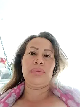 Snapshot of LaraCaliente chatting on October 24, 2025, 12:37 pm LaraCaliente online show from October 24, 2025, 12:37 pm