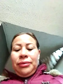 Snapshot of LaraCaliente chatting on February 24, 2026, 12:17 pm LaraCaliente online show from February 24, 2026, 12:17 pm