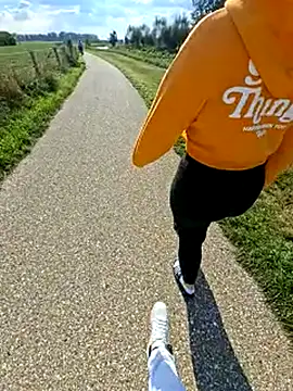 Snapshot of Teealisa chatting on September 29, 2025, 1:06 pm Teealisa online show from September 29, 2025, 1:06 pm