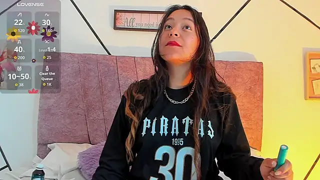 Julieta Lein online show from October 18, 2025, 1:46 pm