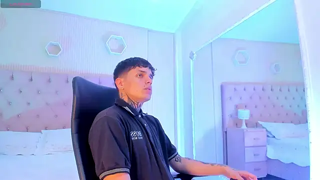 Declan-Fox online show from October 24, 2025, 4:22 am