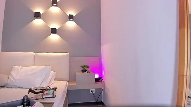 selena monroy online show from April 15, 2026, 10:54 am