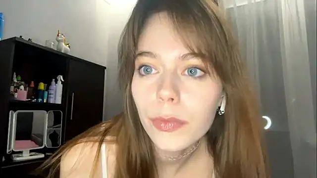 Snapshot of YourLittleElfie chatting on September 16, 2025, 3:57 pm YourLittleElfie online show from September 16, 2025, 3:57 pm
