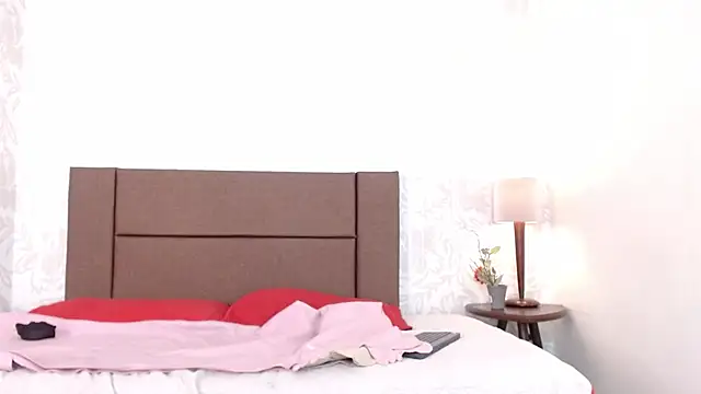 Ava Raye online show from April 15, 2026, 7:18 pm