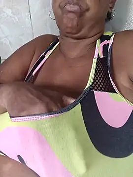 Rosabela04 online show from April 5, 2026, 12:01 pm