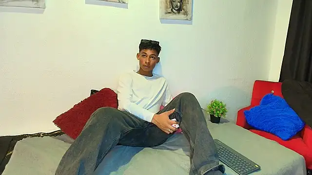 Snapshot of CoffeNaughty_nom chatting on September 16, 2025, 3:40 am CoffeNaughty nom online show from September 16, 2025, 3:40 am