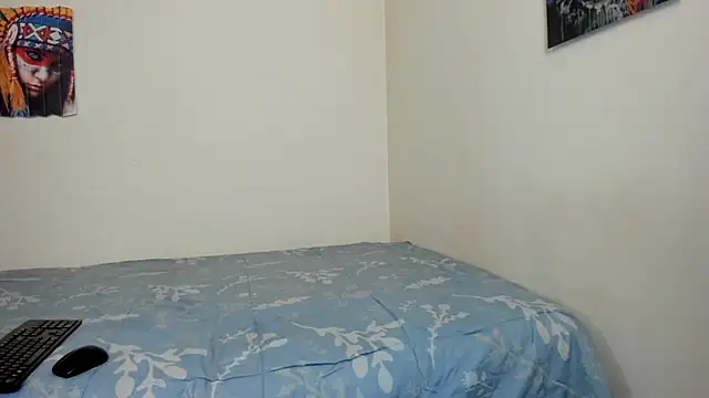 mariajose222 online show from November 9, 2025, 2:04 am