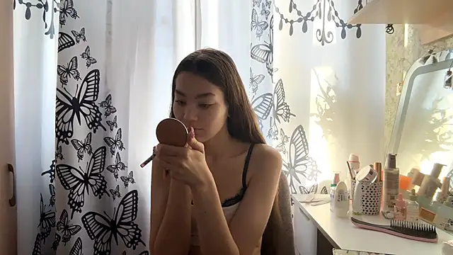 Cuteviola online show from February 9, 2026, 12:52 am