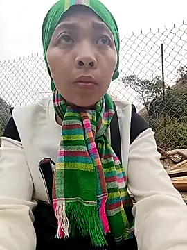 -Miu-98 online show from December 17, 2025, 2:38 am