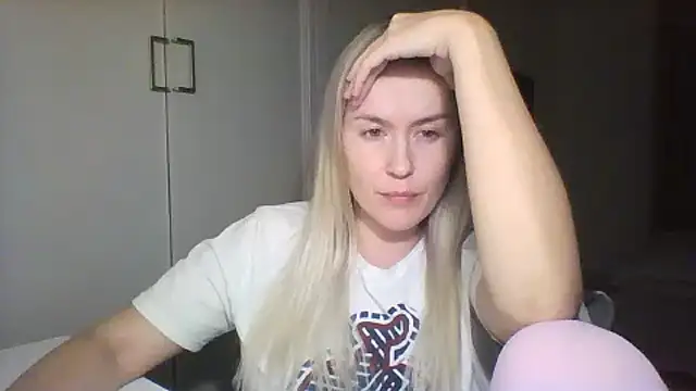 Snapshot of Frosian chatting on September 30, 2025, 7:42 pm Frosian online show from September 30, 2025, 7:42 pm