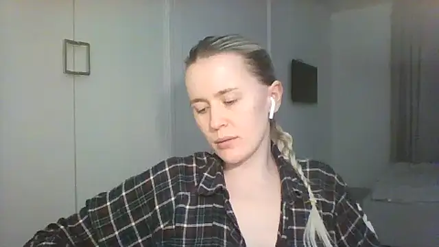 Snapshot of Frosian chatting on October 28, 2025, 8:30 pm Frosian online show from October 28, 2025, 8:30 pm