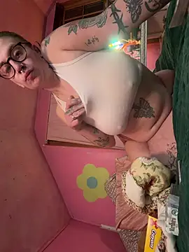 eggsma666 online show from January 13, 2026, 7:56 am