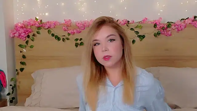 Snapshot of Lilith_Bonheur chatting on October 29, 2025, 8:41 pm Lilith Bonheur online show from October 29, 2025, 8:41 pm