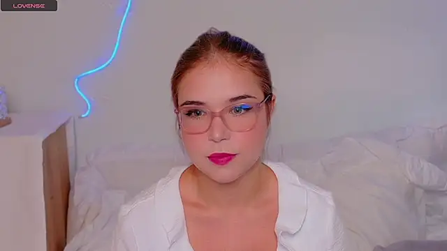 Snapshot of Lilith_Bonheur chatting on December 2, 2025, 9:38 pm Lilith Bonheur online show from December 2, 2025, 9:38 pm