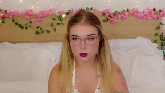 Snapshot of Lilith_Bonheur chatting on December 18, 2025, 1:04 pm Lilith Bonheur online show from December 18, 2025, 1:04 pm