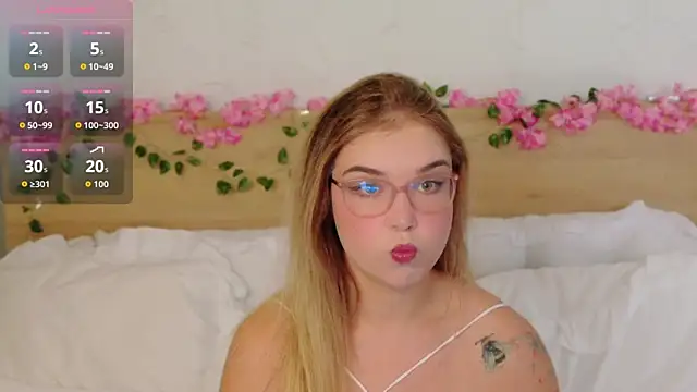 Snapshot of Lilith_Bonheur chatting on December 16, 2025, 10:03 pm Lilith Bonheur online show from December 16, 2025, 10:03 pm