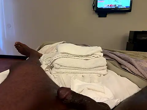 1HOEBOSS online show from October 4, 2025, 5:36 pm