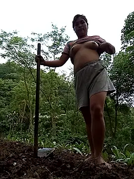 Luyen004 online show from April 2, 2026, 11:44 pm