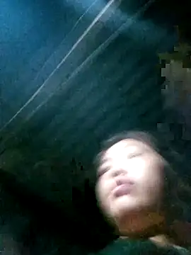 Luyen004 online show from April 9, 2026, 10:49 pm