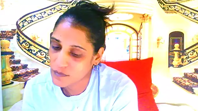 IndianSexcSmyle online show from April 18, 2026, 5:32 am