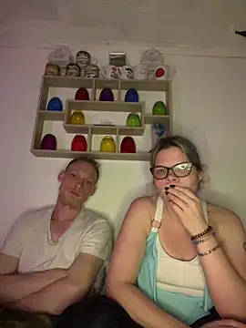 Snapshot of HartUndHerzlichCouple chatting on October 23, 2025, 9:02 pm HartUndHerzlichCouple online show from October 23, 2025, 9:02 pm