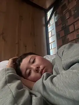 Snapshot of LAURA_LLL chatting on September 17, 2025, 12:07 pm LAURA LLL online show from September 17, 2025, 12:07 pm