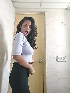 Snapshot of veronica_97 chatting on November 6, 2025, 7:23 am veronica 97 online show from November 6, 2025, 7:23 am