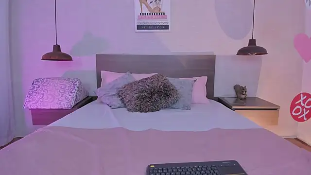 cloehill  online show from February 24, 2026, 12:28 pm